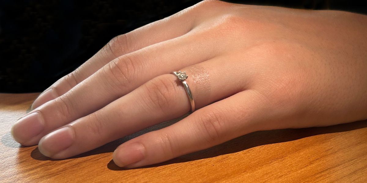 A Graphene Biosensor Could Monitor Blood Pressure and More - IEEE Spectrum